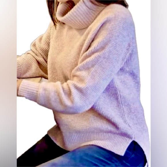 Old Navy Waffle Knit Cowl Neck Turtleneck, Split Hem Sweater, Soft Pink, Size M - Picture 7 of 7